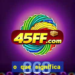 o que significa sonhar dobrando roupas
